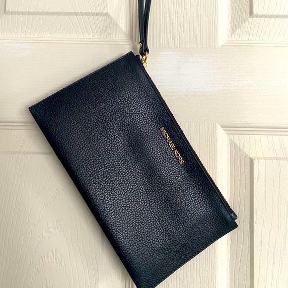 Brand New Michael Kors Small Wristlet - Picture 1 of 3